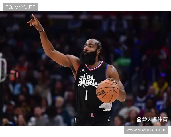 三球半场高效表现砍下23分7篮板4助攻首节独揽15分助力球队奋战